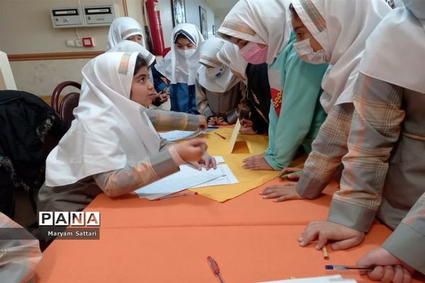 انتخابات شورای دانش‌آموزی دبستان دخترانه شاهد حضرت فاطمه زهرا(س)