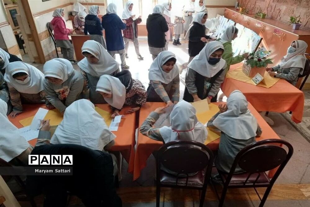 انتخابات شورای دانش‌آموزی دبستان دخترانه شاهد حضرت فاطمه زهرا(س)