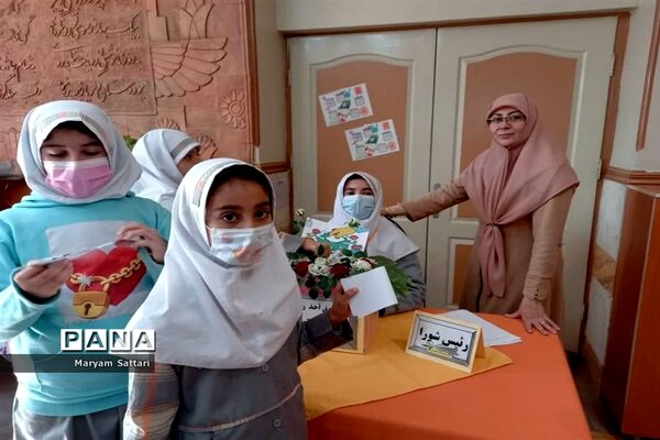 انتخابات شورای دانش‌آموزی دبستان دخترانه شاهد حضرت فاطمه زهرا(س)