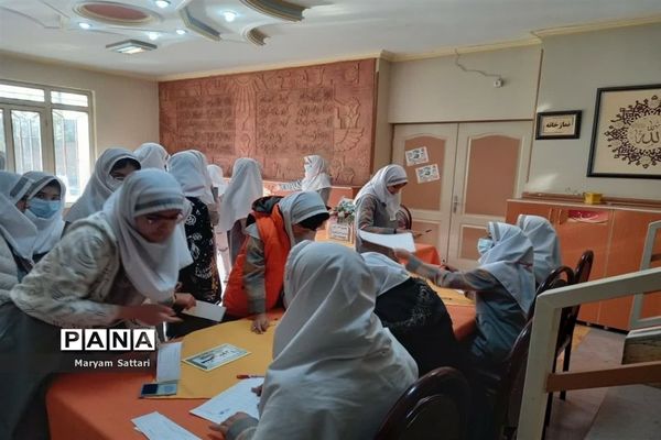 انتخابات شورای دانش‌آموزی دبستان دخترانه شاهد حضرت فاطمه زهرا(س)