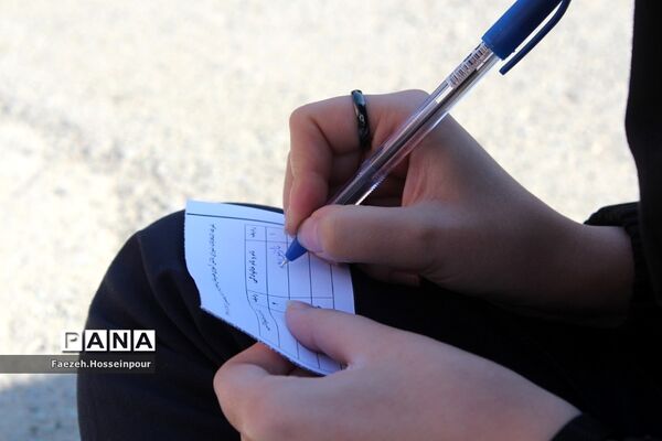 برگزاری انتخابات شورای دانش‌آموزی در بهارستان‌ ٢