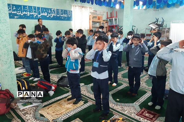 آموزش و برگزاری نماز جماعت در دبستان ارشاد رودهن