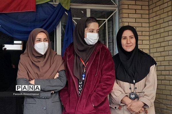 برگزاری مراسم انتخابات شورای دانش‌آموزی در دبیرستان حکمت ناحیه دو بهارستان