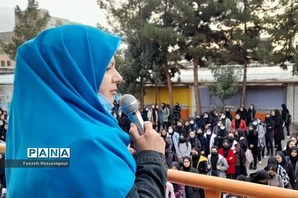 برگزاری مراسم انتخابات شورای دانش‌آموزی در دبیرستان حکمت ناحیه دو بهارستان