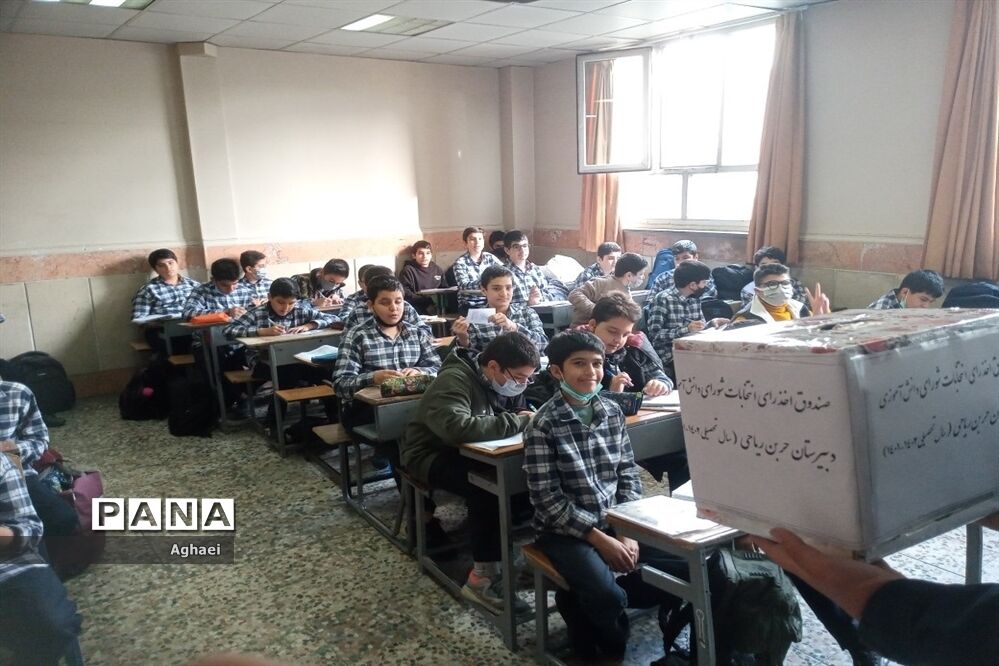 برگزاری انتخابات شورای دانش‌آموزی دبیرستان حر بن ریاحی منطقه ۱۳