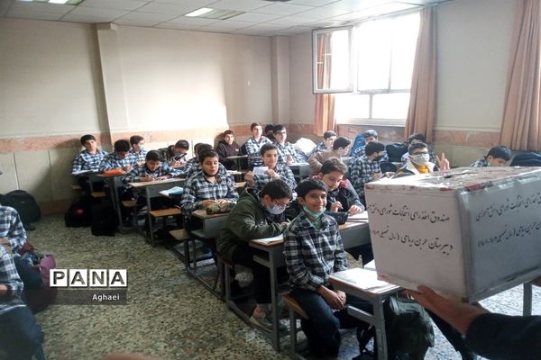 برگزاری انتخابات شورای دانش‌آموزی دبیرستان حر بن ریاحی منطقه ۱۳