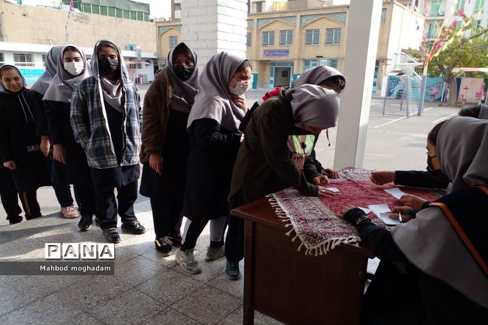 برگزاری انتخابات شورای دانش‌آموزی در دبیرستان شهیده معصومه قزوینی منطقه ۱۳