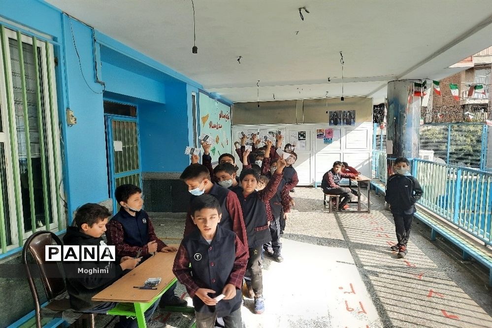 برگزاری انتخابات شورای دانش‌آموزی دبستان میرمطهری منطقه ۱۳