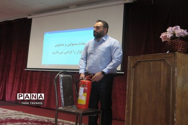 تقدیر از سرایداران مدارس شهرستان پردیس