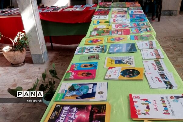 نمایشگاه کتاب به‌مناسبت هفته کتاب و کتابخوانی در کانون فرهنگی تربیتی شهید‌بهشتی فیروزکوه