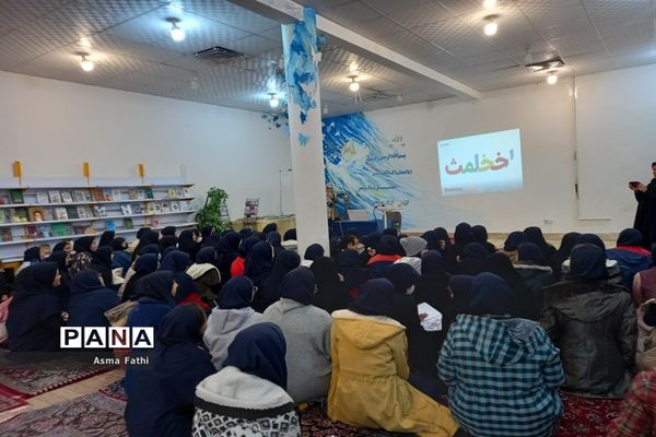 بازدید دانش‌آموزان دبیرستان علامه طباطبایی از مقر کتاب