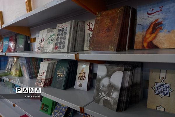 بازدید دانش‌آموزان دبیرستان علامه طباطبایی از مقر کتاب