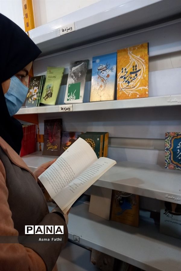 بازدید دانش‌آموزان دبیرستان علامه طباطبایی از مقر کتاب