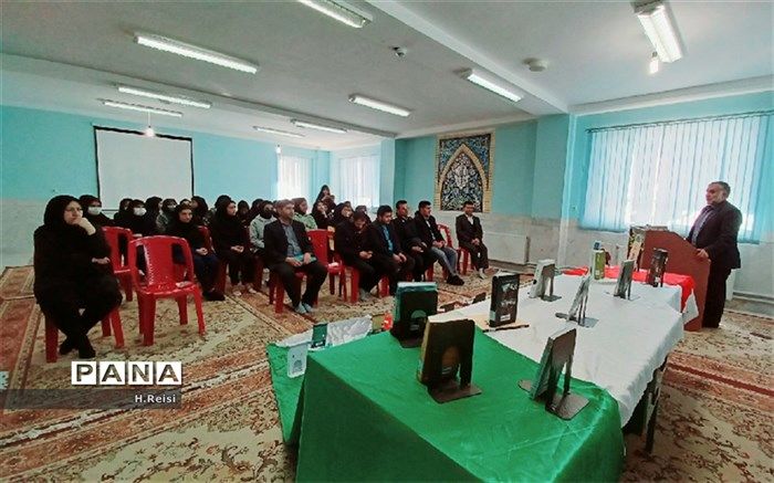 برگزاری نمایشگاه کتاب به مناسبت هفته کتاب و کتابخوانی در دبیرستان فروغ دانش اردل