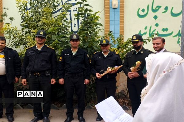 دیدار معتمدین و اعضای کانون فرهنگی هنری شهدا مسجد ترک آباد با کارکنان کلانتری ۱۳ علوی کاشان