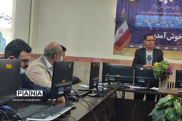 جلسه شورای پژوهشی در دبیرستان شهید بهشتی رودهن