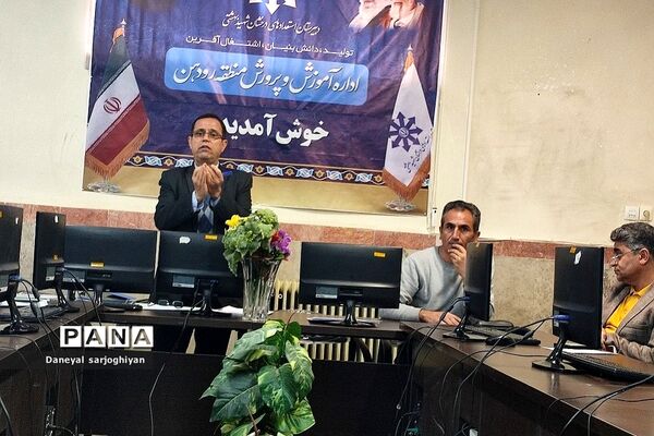 جلسه شورای پژوهشی در دبیرستان شهید بهشتی رودهن