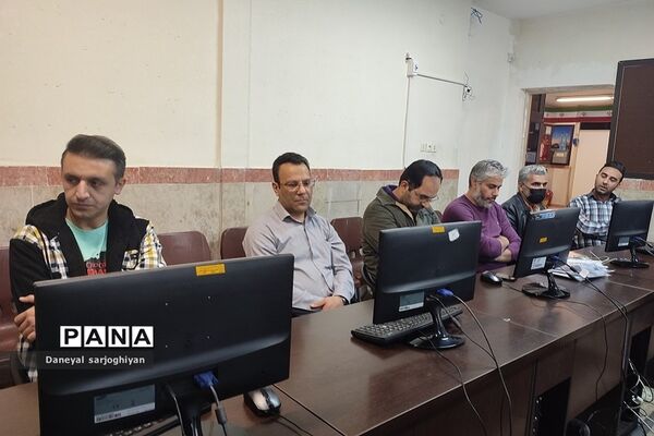 جلسه شورای پژوهشی در دبیرستان شهید بهشتی رودهن