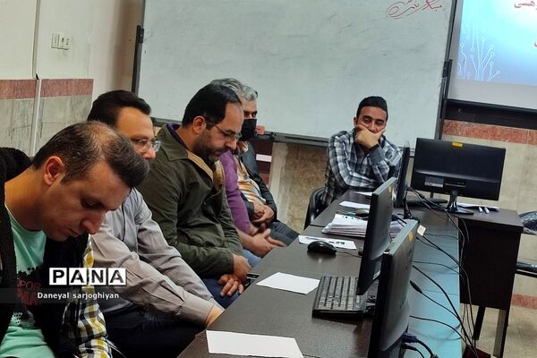 جلسه شورای پژوهشی در دبیرستان شهید بهشتی رودهن