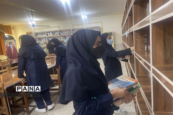 گرامیداشت  هفته کتاب و کتابخوانی در دبیرستان دخترانه شاهد رضوان ناحیه یک اهواز