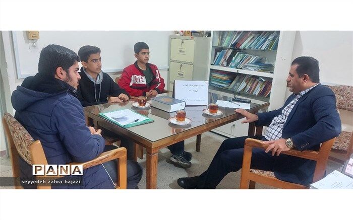 برگزاری نشست کمیسیون علمی مجلس دانش‌آموزی گلوگاه