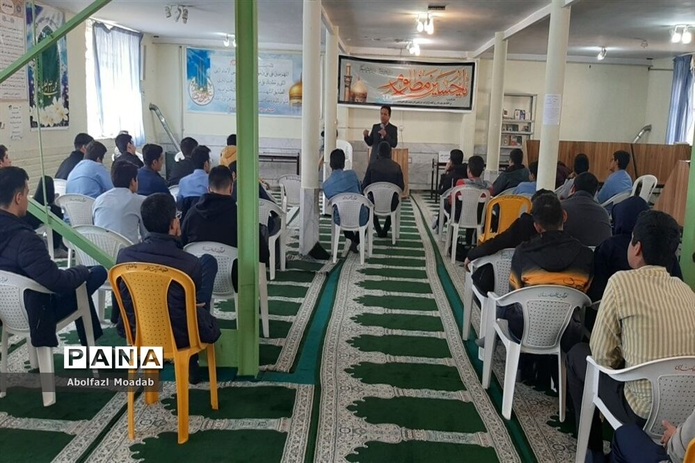 جلسه گفتمان کنکور دبیرستان نمونه آیت الله خامنه‌ای، کاشمر