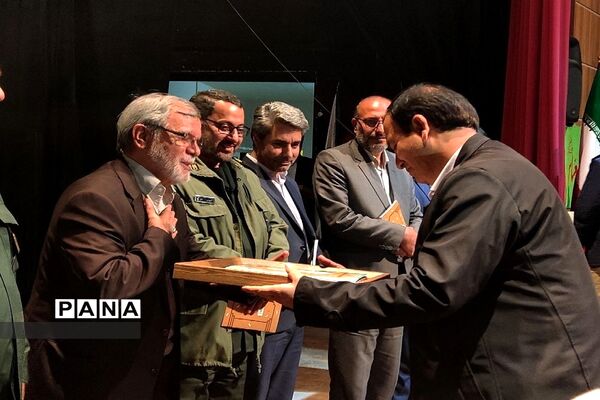 آیین رونمایی از کتاب «مثلث سرخ»