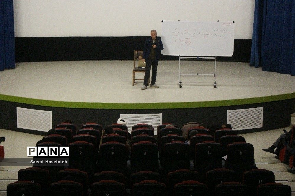 دومین کارگاه آموزش هنرهای نمایشی و تئاتر ویژه معلمان در قم