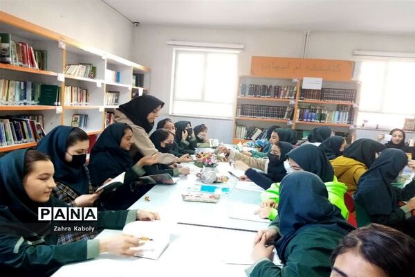 گرامیداشت هفته کتاب و کتابخوانی درآموزشگاه ام‌ابیها(س) اسلامشهر