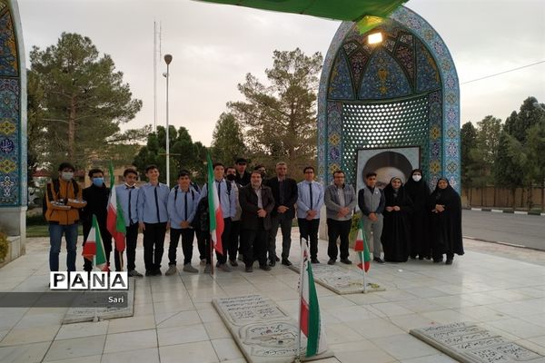 اجرای سرود رفیق شهیدم توسط دانش‌آموزان پسر مدارس شهرستان شاهین‌شهر