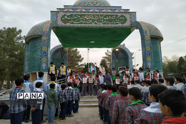 اجرای سرود رفیق شهیدم توسط دانش‌آموزان پسر مدارس شهرستان شاهین‌شهر