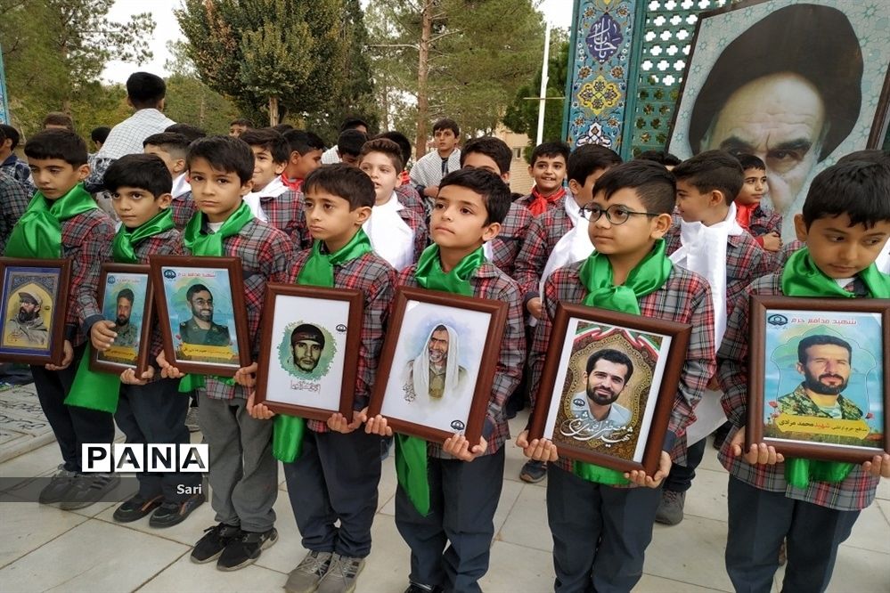 اجرای سرود رفیق شهیدم توسط دانش‌آموزان پسر مدارس شهرستان شاهین‌شهر