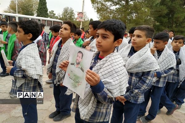 اجرای سرود رفیق شهیدم توسط دانش‌آموزان پسر مدارس شهرستان شاهین‌شهر
