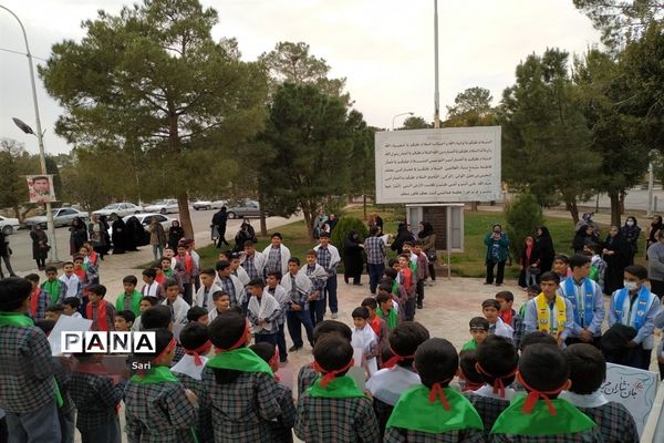 اجرای سرود رفیق شهیدم توسط دانش‌آموزان پسر مدارس شهرستان شاهین‌شهر