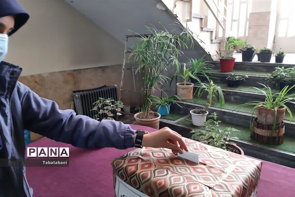 برگزاری انتخابات شورای دانش‌آموزی دبیرستان زینبیه منطقه ۱۳