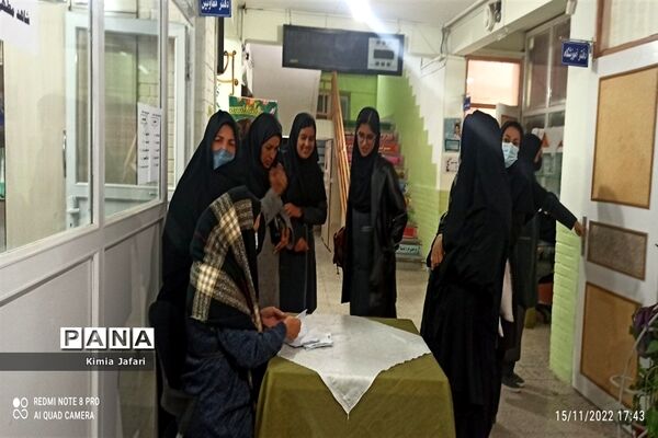 جلسه گزارش عملکرد تحصیلی دانش‌آموزان دبیرستان شاهد مطهره‌ کاشمر