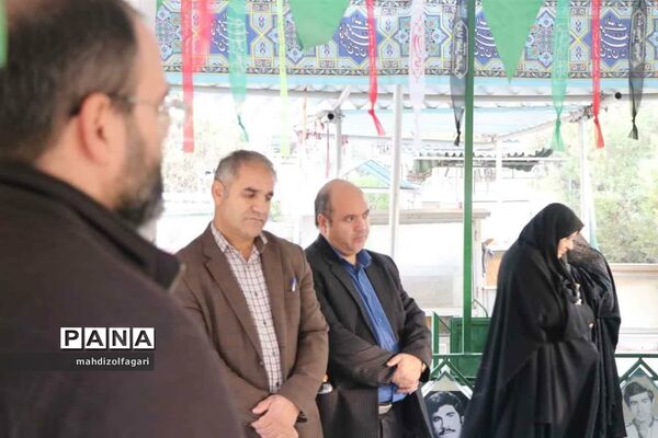 مراسم غبارروبی مزار شهدای بسیج فرهنگیان ناحیه دو شهرری