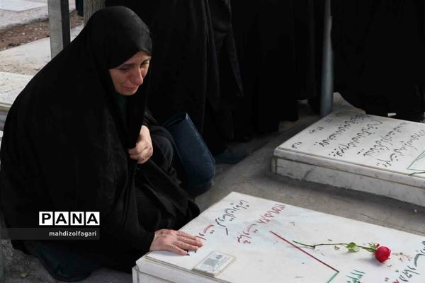 مراسم غبارروبی مزار شهدای بسیج فرهنگیان ناحیه دو شهرری