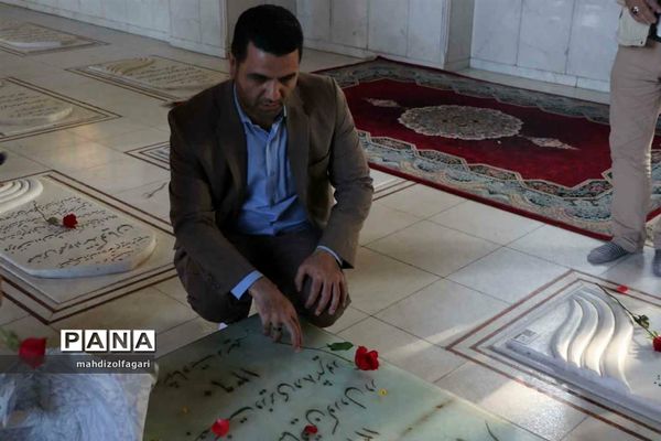 مراسم غبارروبی مزار شهدای بسیج فرهنگیان ناحیه دو شهرری