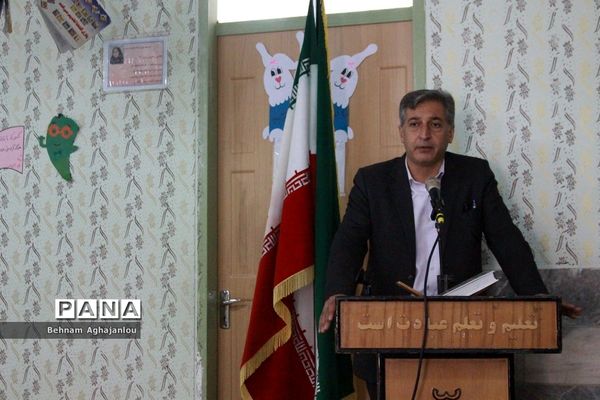افتتاح کتابخانه کلاسی با عنوان «یار مهربان» در زنجان