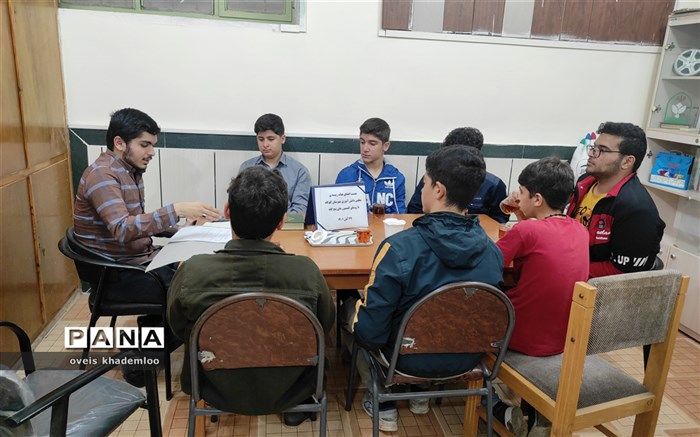 نشست اعضای هیأت رییسه با روسای کمیسیون‌های مجلس دانش‌آموزی در گلوگاه