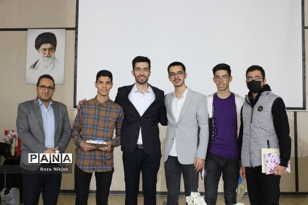 مراسم تجلیل از دانش‌پژوهان ممتاز بهارستانی