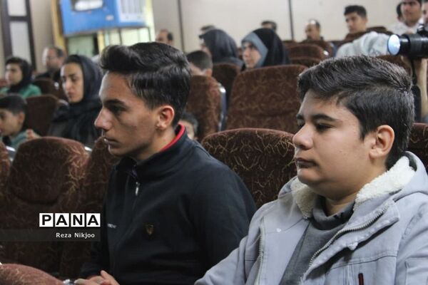 مراسم تجلیل از دانش‌پژوهان ممتاز بهارستانی