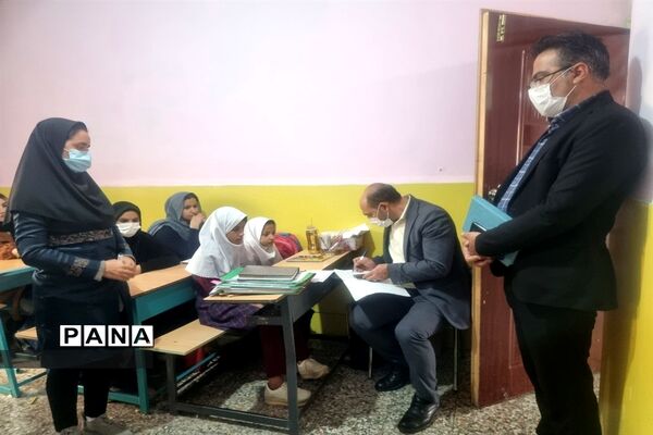 بازدید مسئولان سوادآموزی از اجرای طرح کمیساریا در مدرسه شهید‌قدرت بیگلو