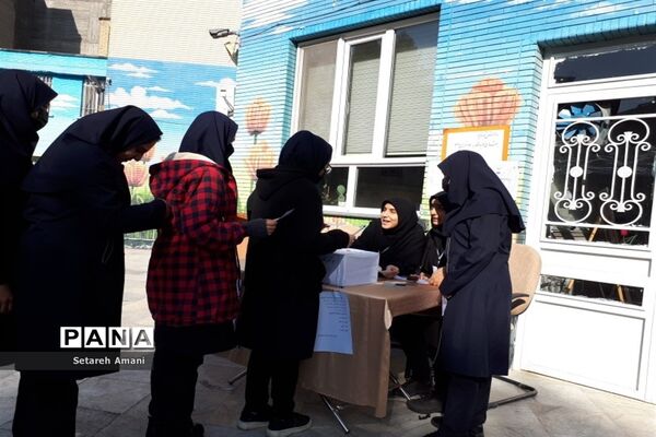 انتخابات شورای دانش‌آموزی در دبیرستان شاهد ارض اقدس