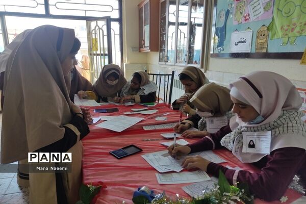 انتخابات شورای دانش‌آموزی در دبستان مرحمت صائب کاشمر
