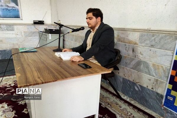 نشست رئیس سازمان دانش‌آموزی قم با دانش‌آموزان جعفرآباد