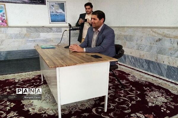 نشست رئیس سازمان دانش‌آموزی قم با دانش‌آموزان جعفرآباد