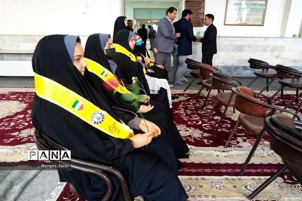 نشست رئیس سازمان دانش‌آموزی قم با دانش‌آموزان جعفرآباد