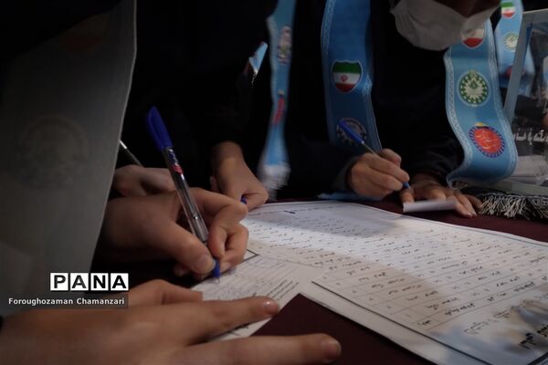 برگزاری بیست و پنجمین دوره انتخابات شورای دانش‌آموزی در دبیرستان نمونه مهشید مصلی نژاد ناحیه ۶